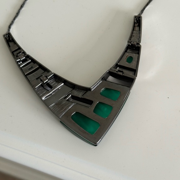 GREEN & BLACK ENAMEL HINGED NECKLACE FROM ARUBA - Picture 2 of 2